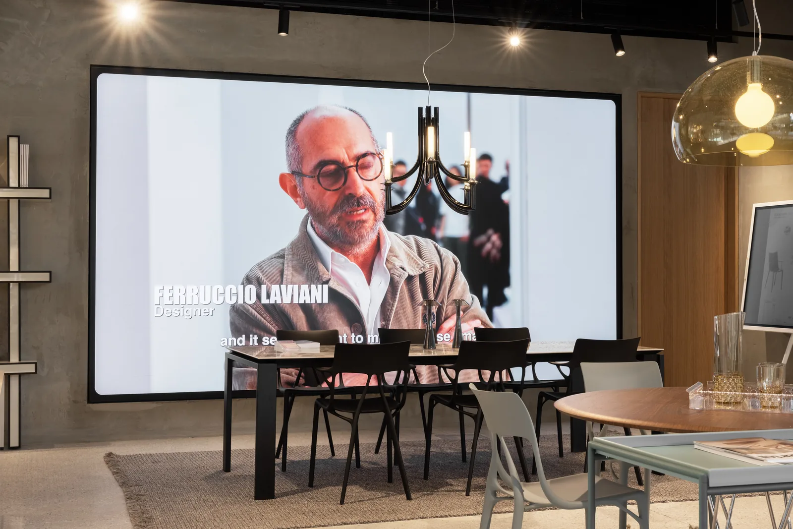 Ambiance du showroom Kartell